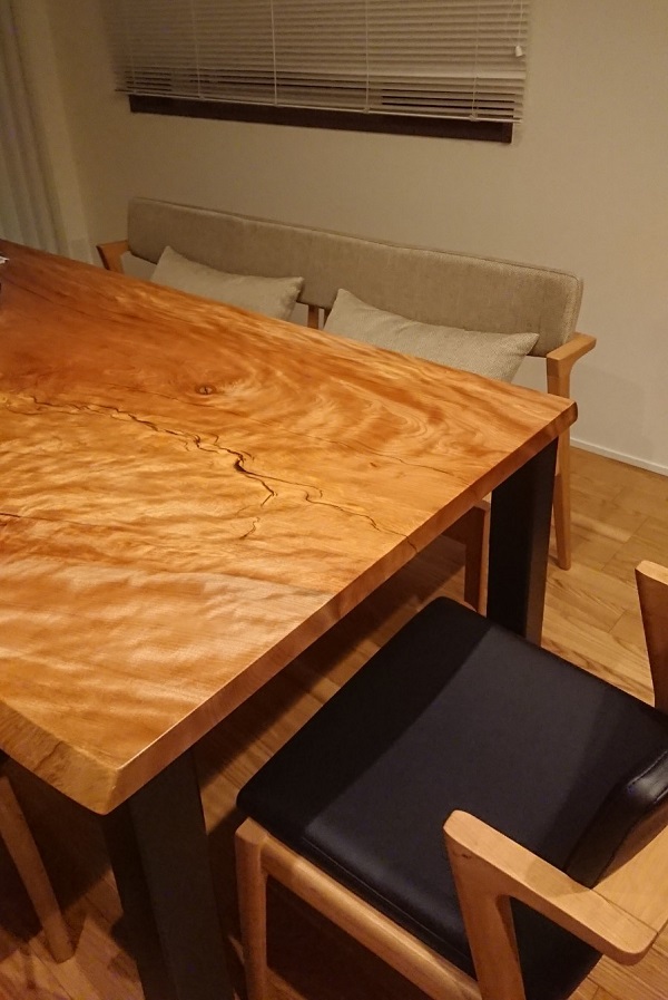 桜の無垢材テーブルサイズ